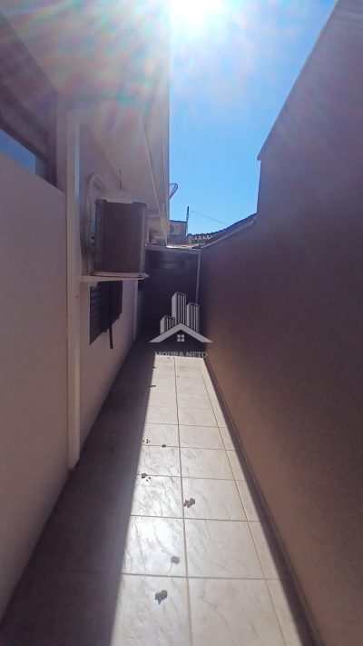 ENCANTE - SE COM ESTE BELO IMÓVEL EM LOCALIZAÇÃO PRIVILEGIADA NO JARDIM CAMPESTRE