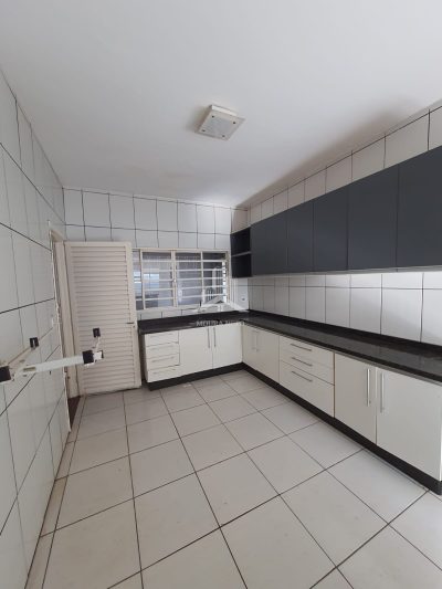 LINDA CASA NO JARDIM PINHEIRO